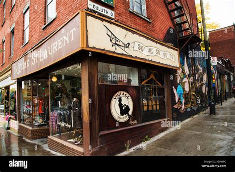 montreal vintage clothing stores.